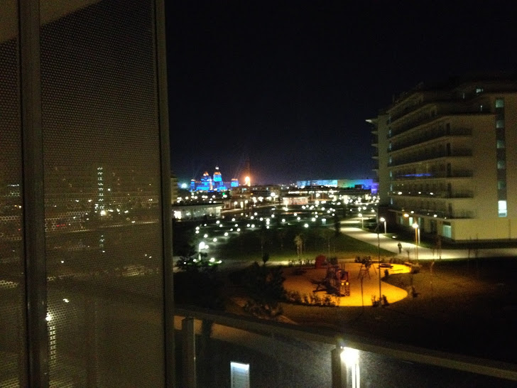 A už to začalo. Hoří.